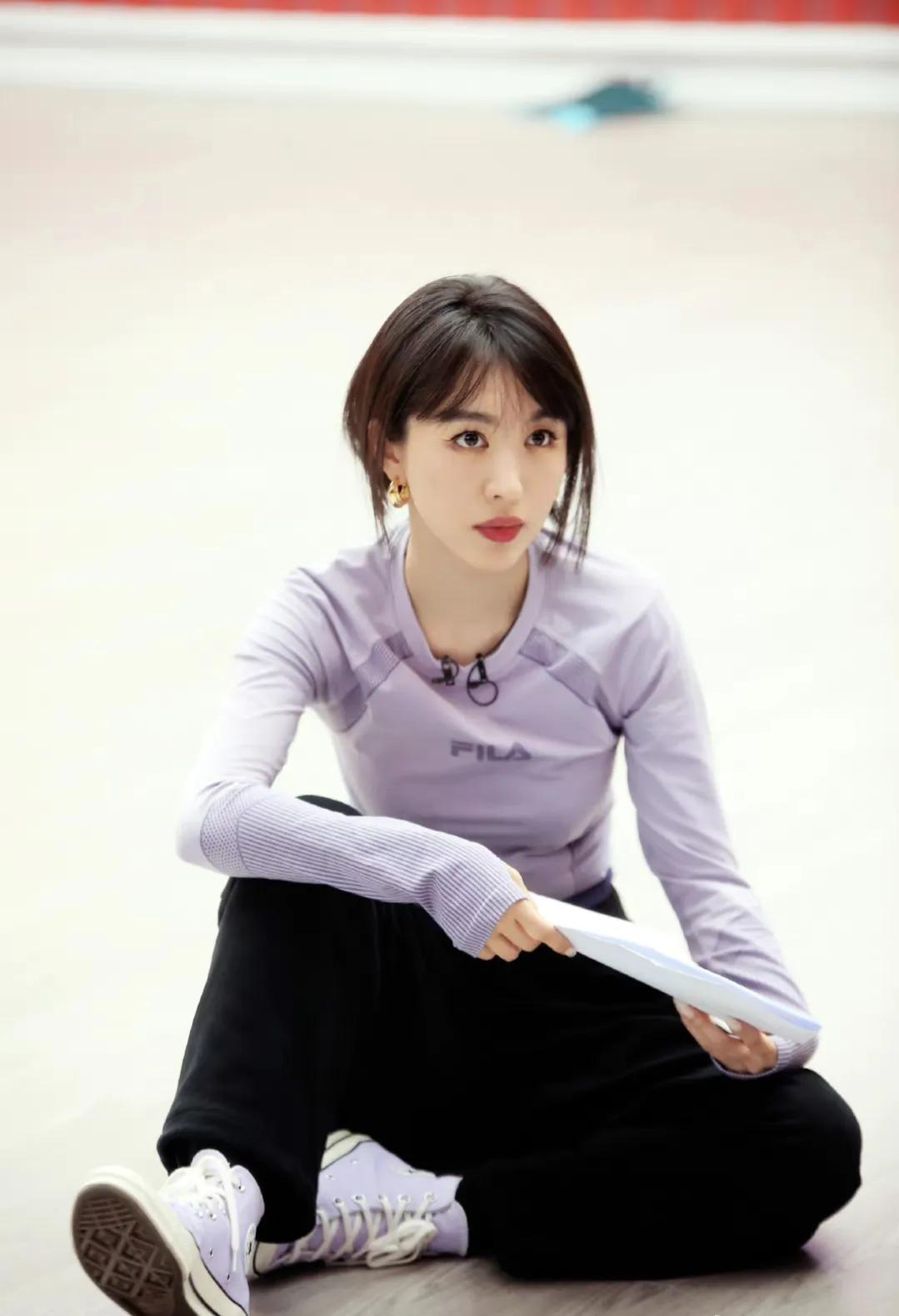 资深少女李菲儿