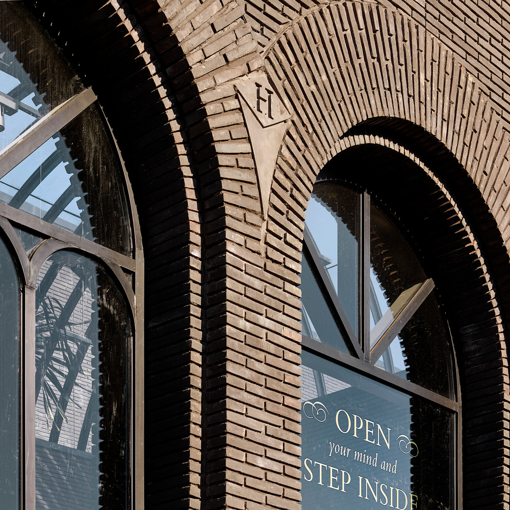 颇具特色的亨利爵士琴酒新酒厂