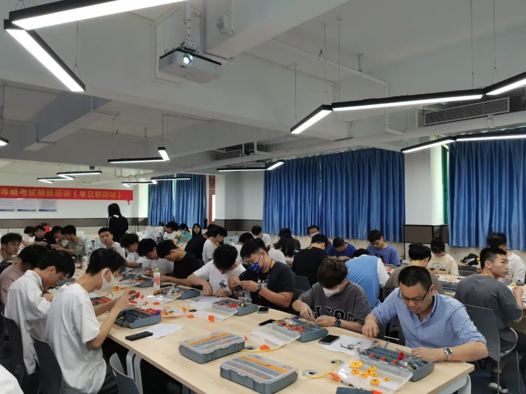 专业风采：广州华立科技职院获省职业院校学生专业技能大赛一等奖