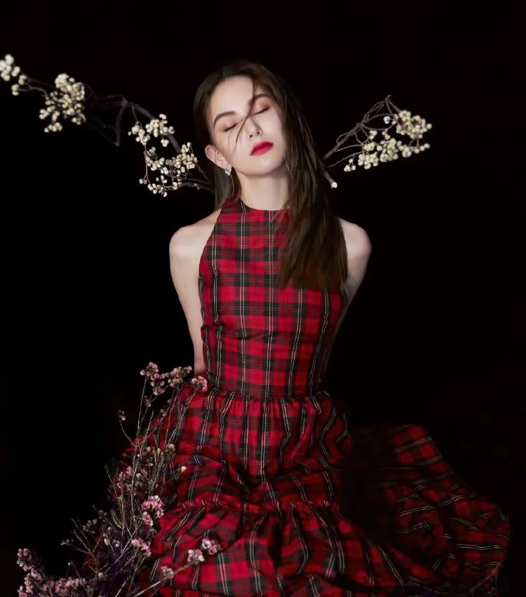 谁说格子套装土气？穿对了时尚大气，穿错了确实土掉渣