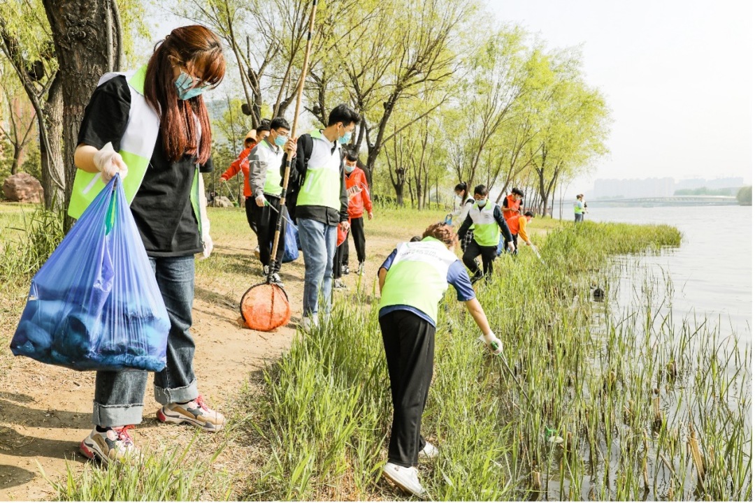 别看月球看起来很“水”，它可能比撒哈拉沙漠还干