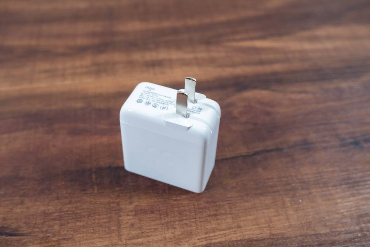 小巧便携高功率，充电更快更省时，aigo充电器C口65W体验