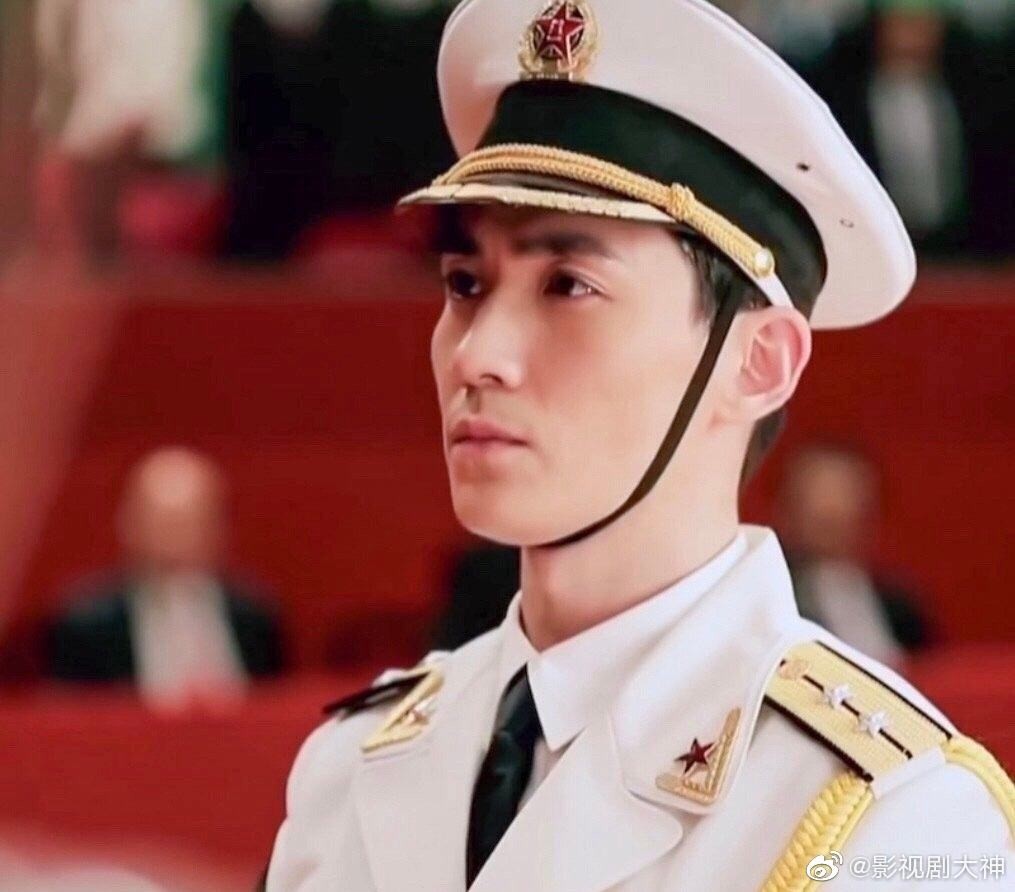 “小公爷”朱一龙，曾跑龙套10年，30岁逆袭成顶流，戏外仍未婚