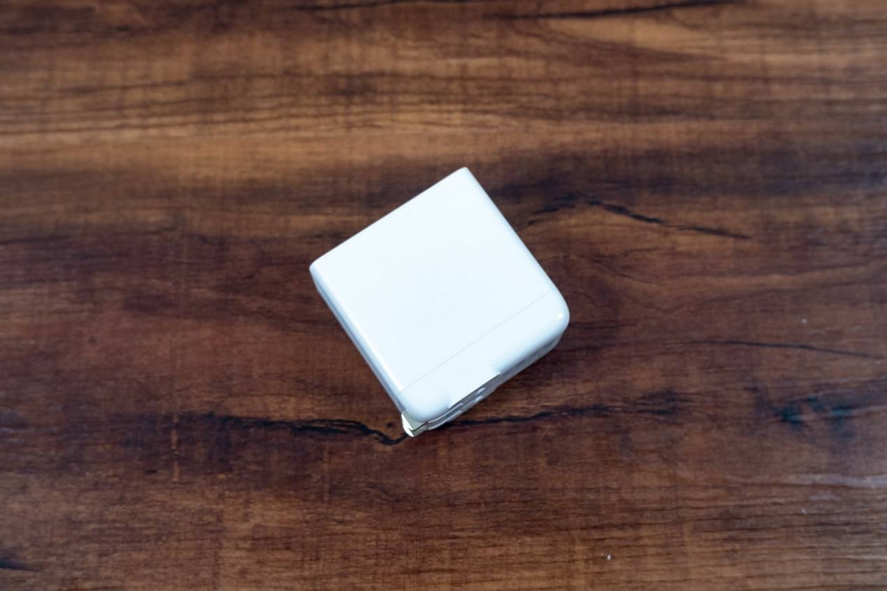 小巧便携高功率，充电更快更省时，aigo充电器C口65W体验