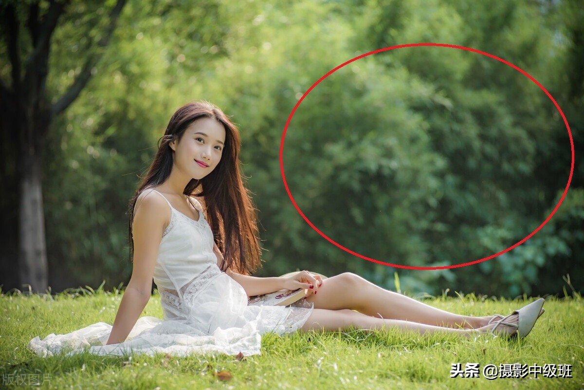 這2個(gè)錯(cuò)誤的拍照姿勢(shì)，攝影師不好構(gòu)圖，女性拍照姿勢(shì)禁忌