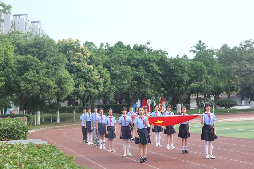 珍爱生命，安全第一｜记四川大学西航港实验小学第17周国旗下讲话