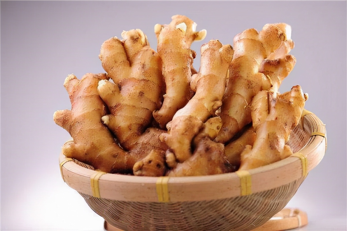 “吃姜不去皮，吃错害自己”？吃生姜到底要不要去皮？不要做错了