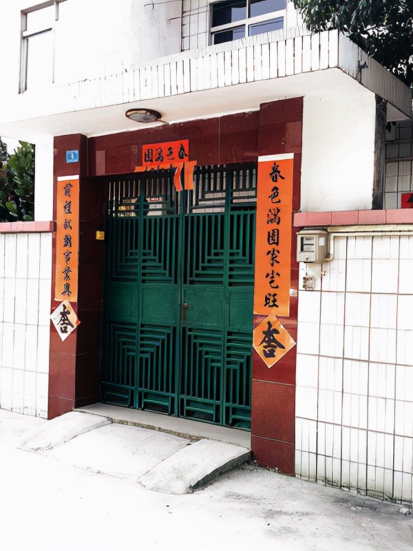 2010年，东莞母亲溺死两13岁双胞胎儿子，丈夫领千人求情：求轻判
