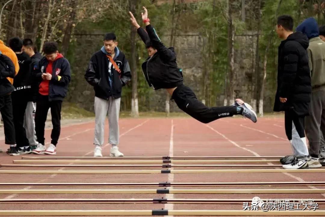 运动场上那些事儿丨直击体测现场，领略青春风姿