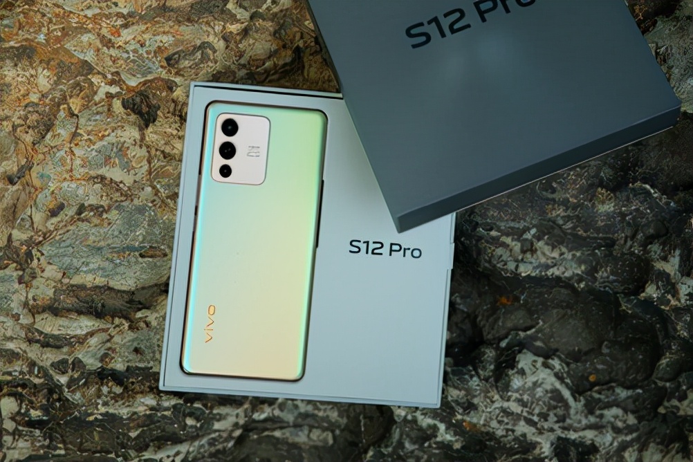 人民網點贊的vivo S12系列，如何成為國產手機新勢能