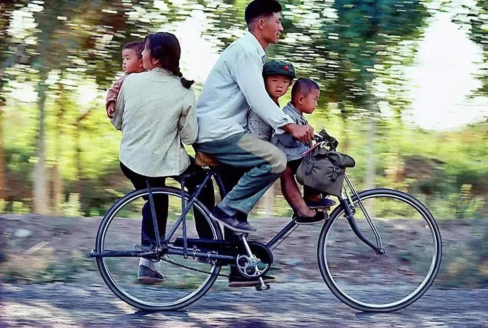 80年代会骑自行车,能为家里驮东西,艰苦的童年却是满满的幸福