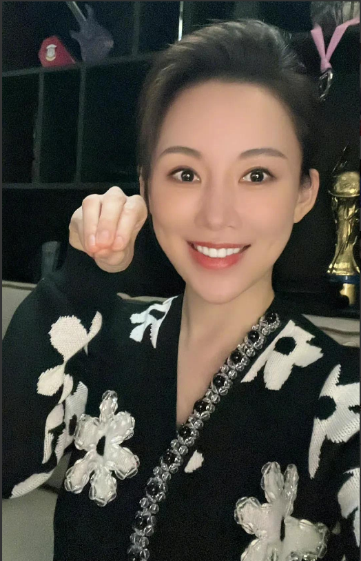 “九球天后”潘晓婷：40岁身价8亿，父亲才是她婚姻路上的绊脚石