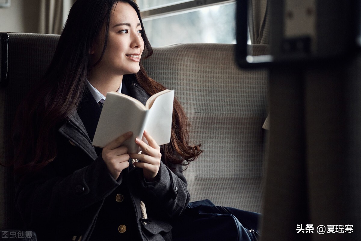 书评《董卿：做一个会说话的女子》：会说话的女人才能活得漂亮
