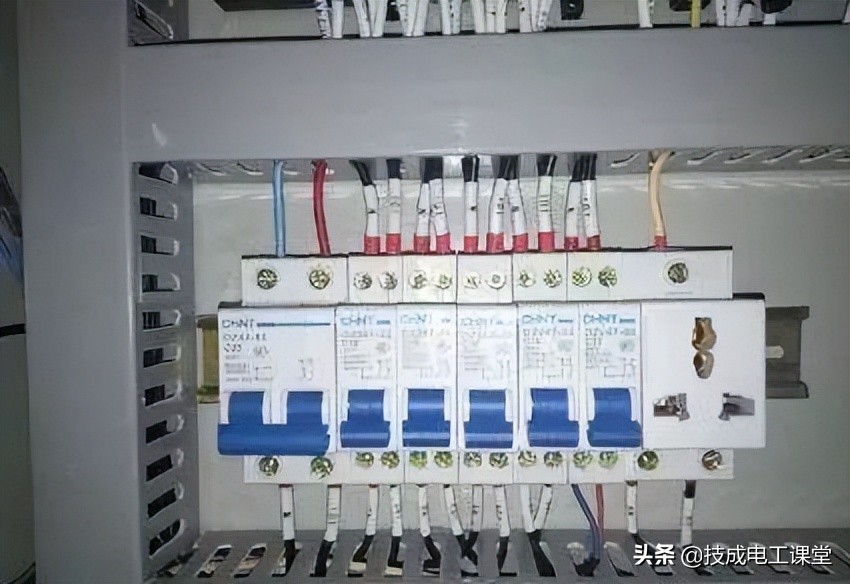 配电柜接线如果能按照这种标准做，那个电工肯定很牛