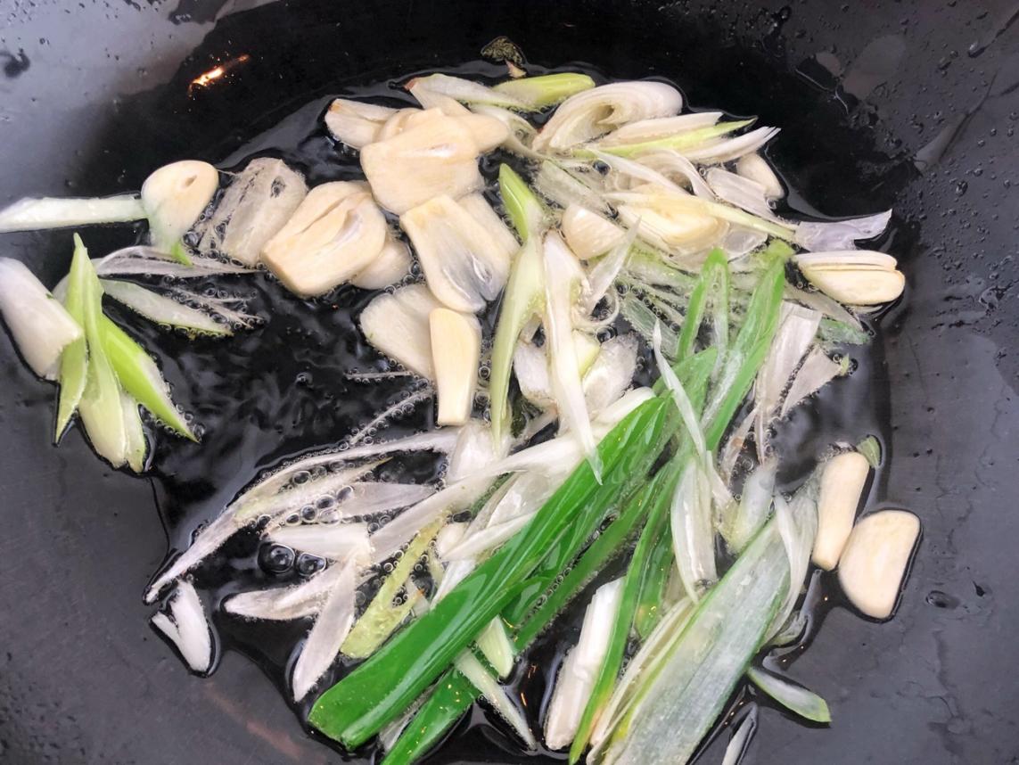 尖椒肥肠怎么做最好吃（分享尖椒肥肠家庭版做法）