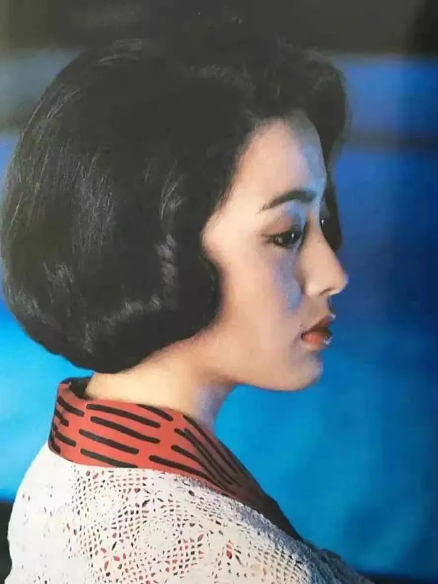 53岁秘密结婚，被嘲为老公赚钱工具：她的人生，为我们敲响警钟