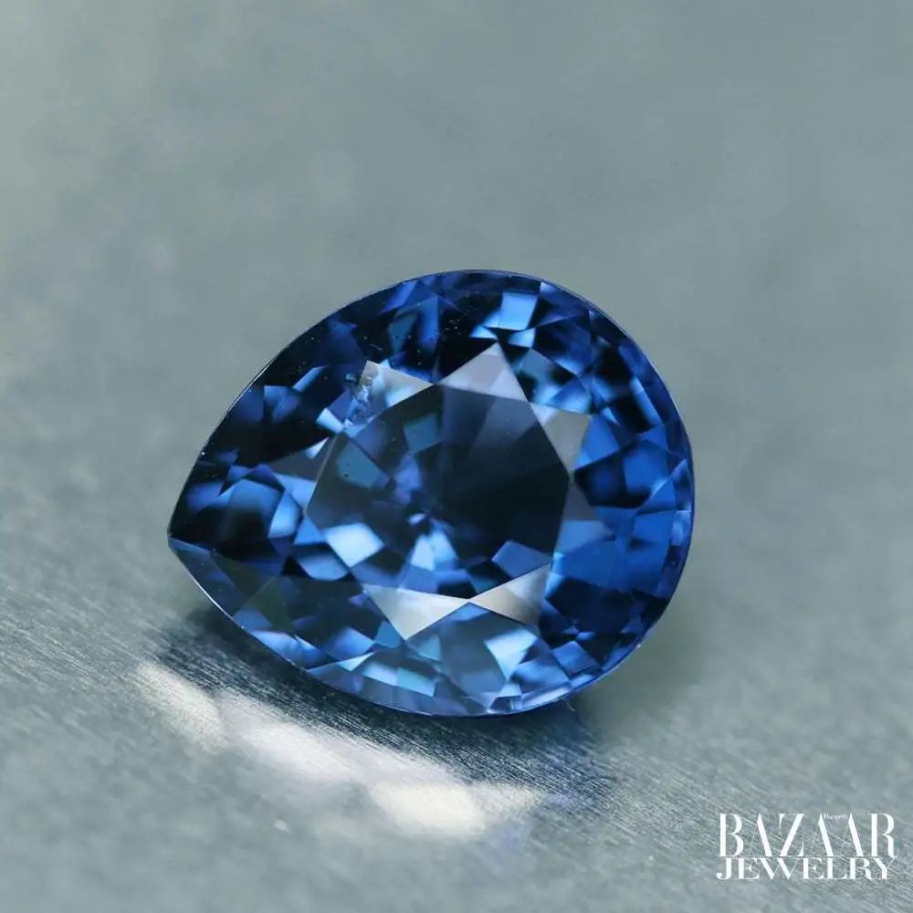 与其他蓝色宝石不同,如蓝宝石,坦桑石和海蓝宝石,很长一段时间里,人们