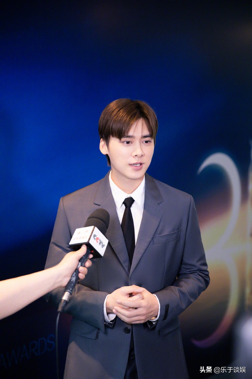 李易峰两部作品入围金鹰奖，和赵丽颖合拍宣传片，梦回张小凡碧瑶