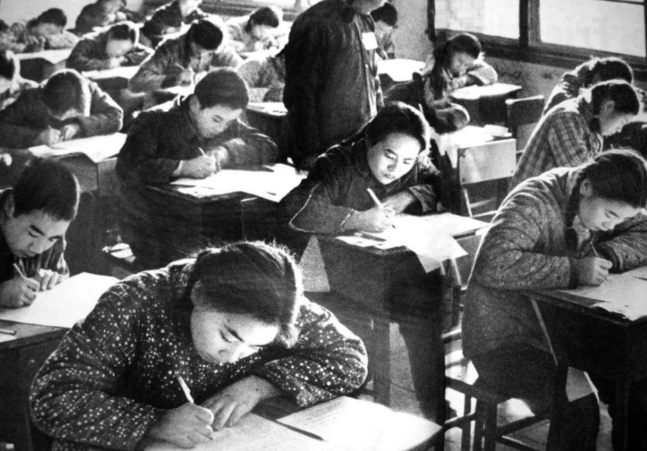1977年高考试卷再次被讨论，初中生摆手，高中生感慨：生错了年代