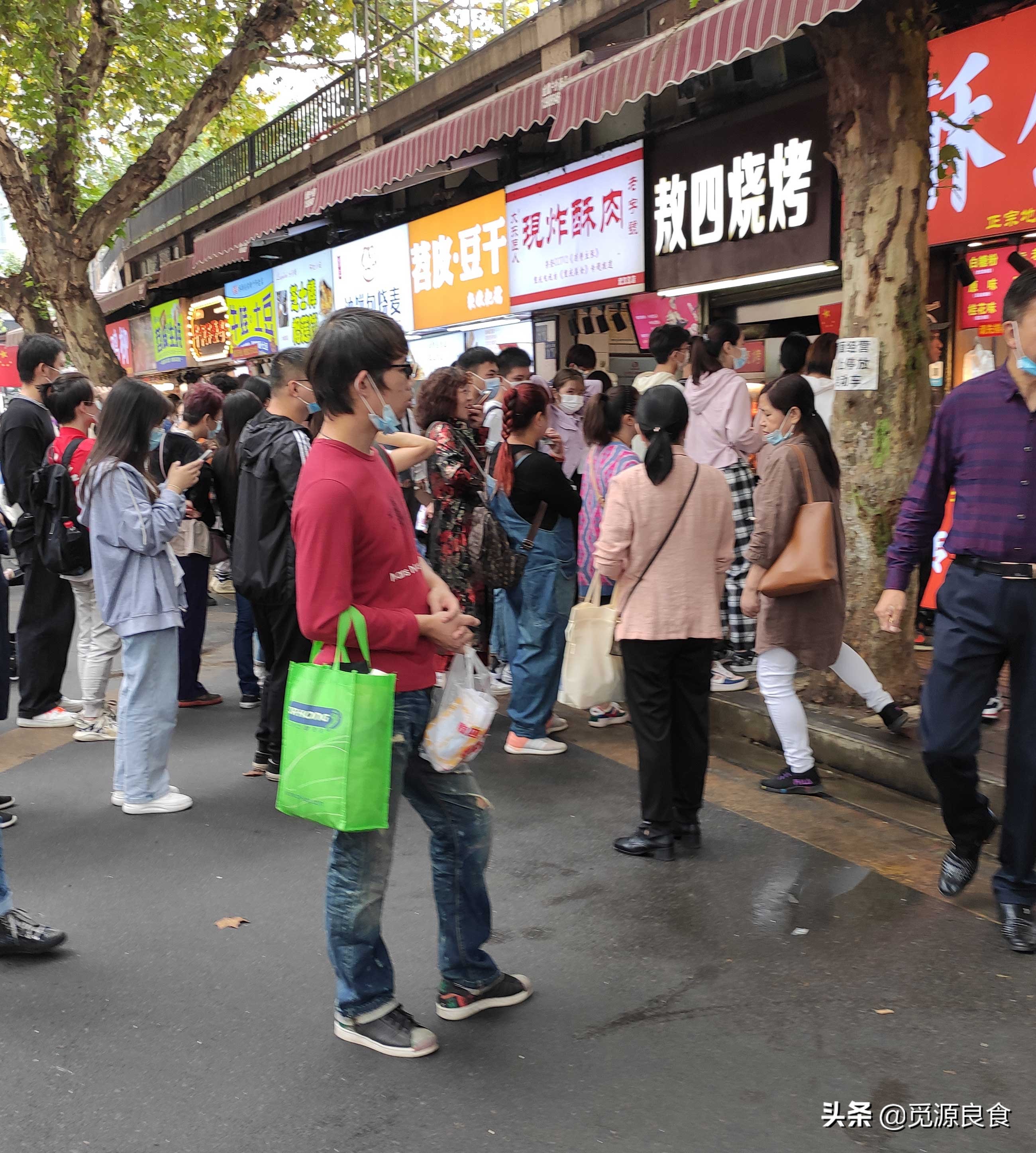 到武汉旅游，江汉路、循礼门附近的美食，在前进五路解决一日三餐