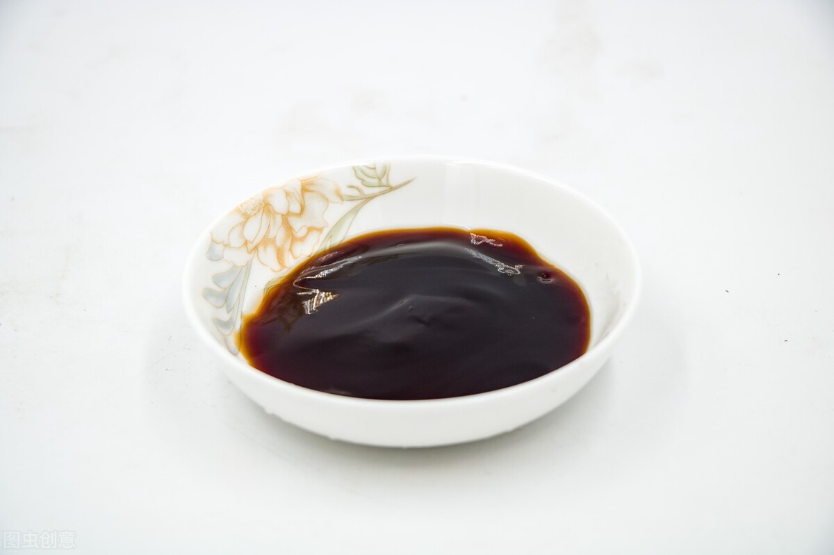 酱油吃多了真的会变黑吗？专家提醒：黑色素沉淀，跟饮食没有关系