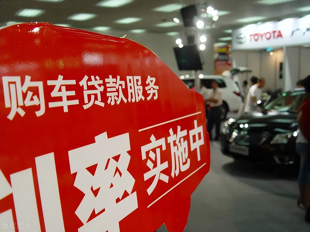 月薪低于8000，1年开不到1万公里的人买车要三思，现实例子太戳心