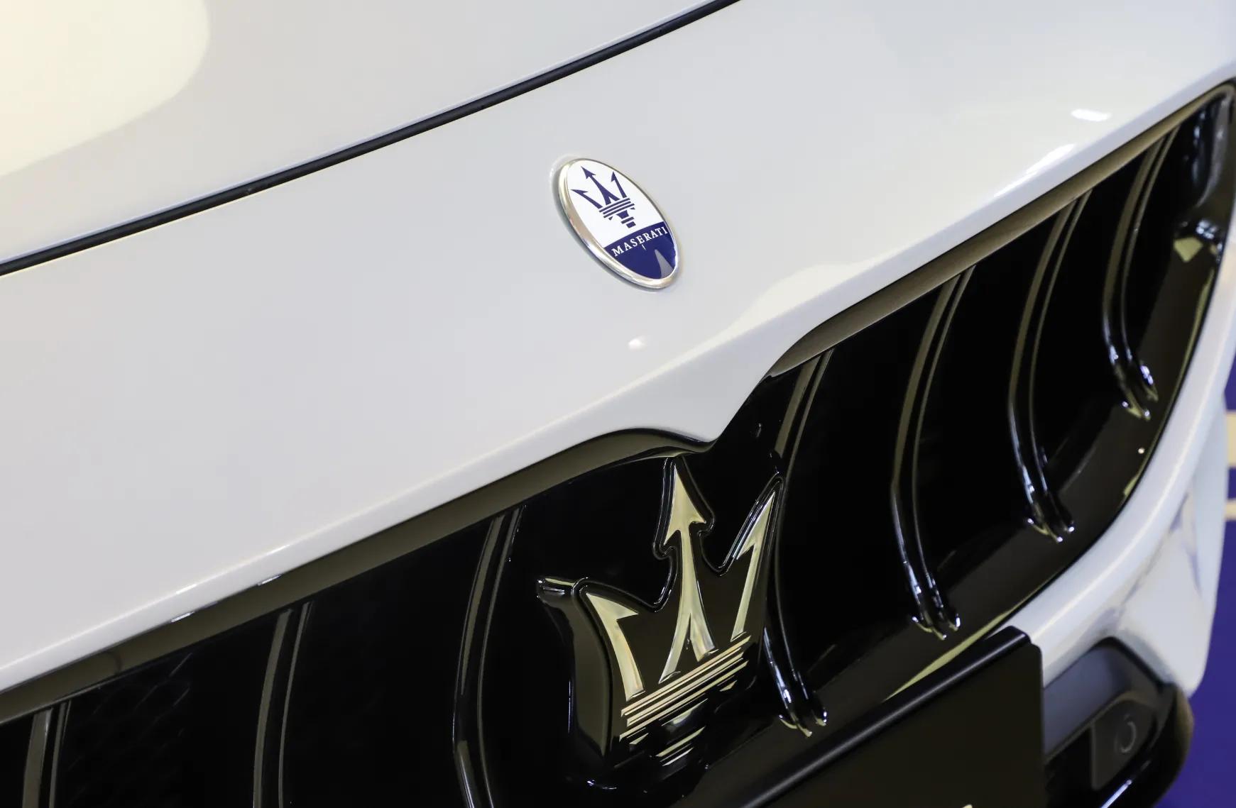 玛莎拉蒂拼了！首款50万入门SUV曝光，内外大升级，对拼保时捷