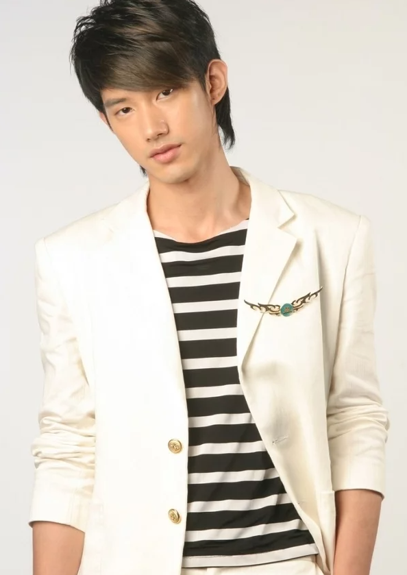 莱卡青蛙王子剧情(吴建飞:曾是周杰伦师弟,还是铠甲勇士男主,当爸后38