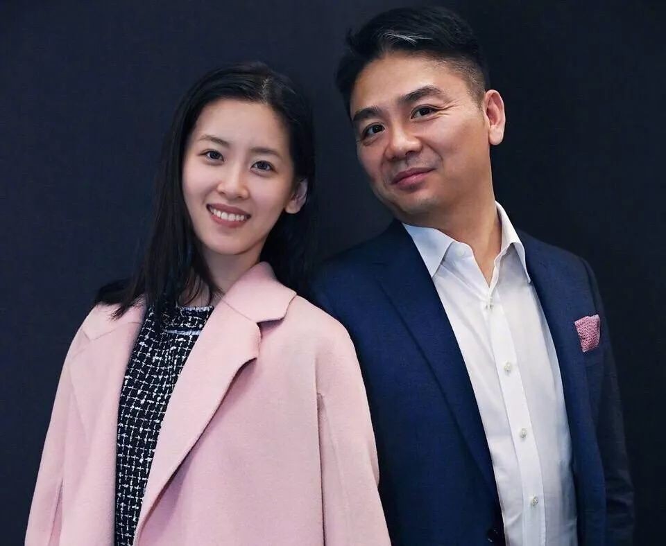 章泽天，嫁给刘强东7年，她的聪明让人刮目相看