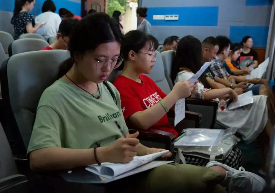 考研名师张雪峰预测：这3个专业分数或上涨，想稳进大学谨慎选择