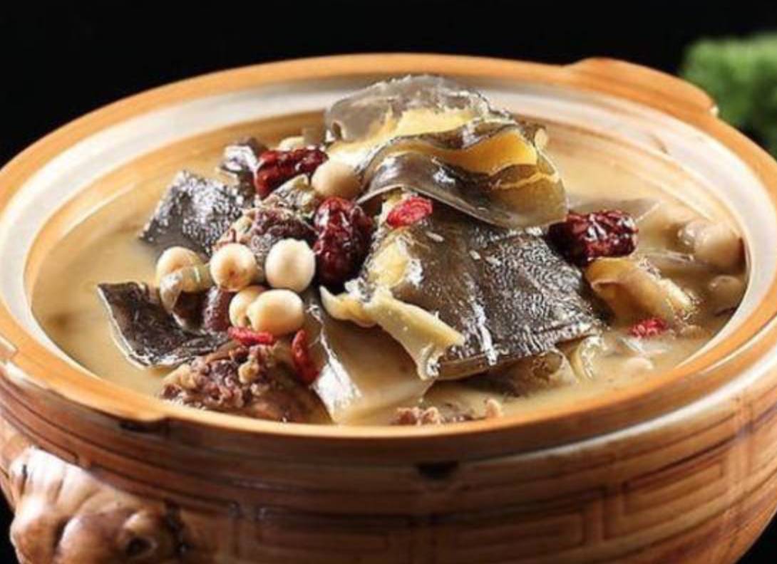 妻子得了宫颈癌，昨天老家亲戚来探望她，买了3斤甲鱼来炖汤，特别香