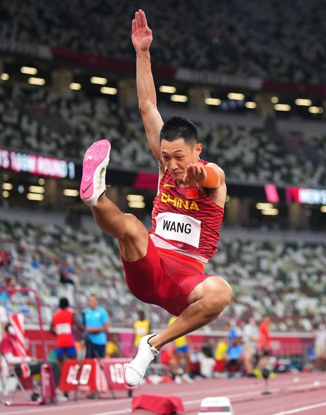 易烊千玺考编霸屏热搜，然而这个中国男孩刚刚在美国创造了历史