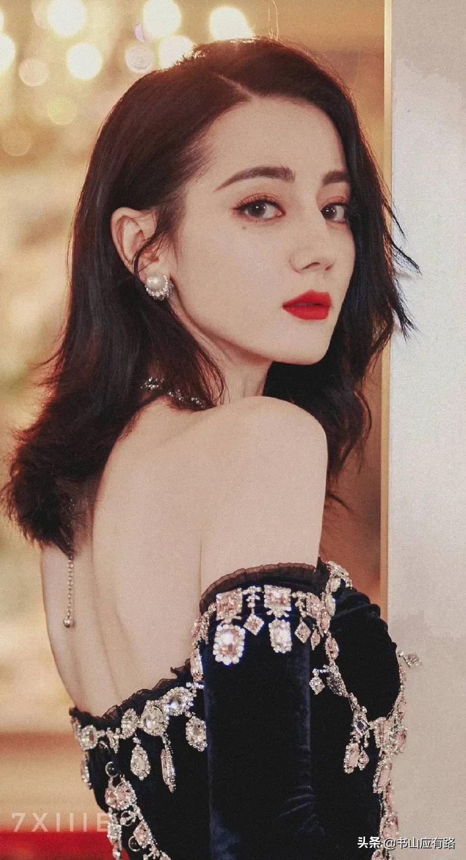 迪丽热巴：精致五官、异域风情的绝色美女