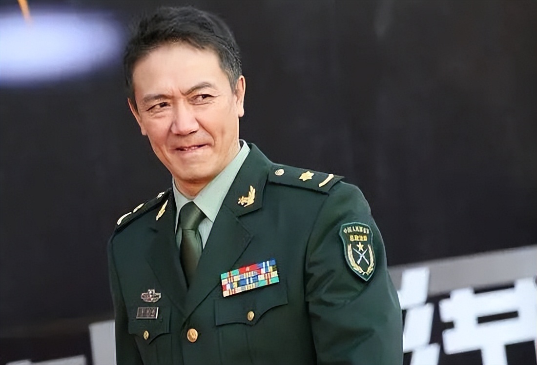 不仅名气大，军衔也高到吓人！这12个明星，个个一身正气堪称清流