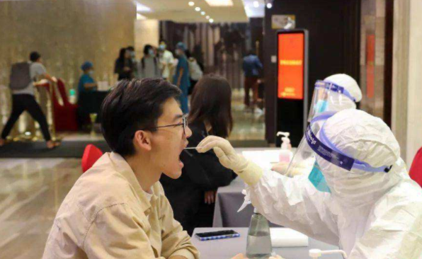 某高校成隔离点，学校粗暴转运学生物品，学校道歉并作出承诺