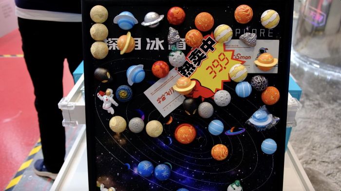 “登月”触手可及，商场成为家门口的太空站，实探航天IP走进大众文化消费 ｜ 五一促消费观察