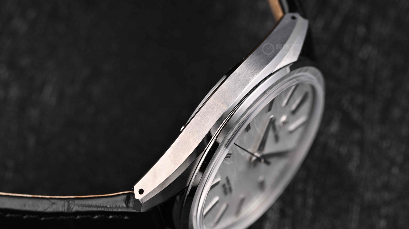 为什么说 相同价位不买瑞表要买冠蓝狮？