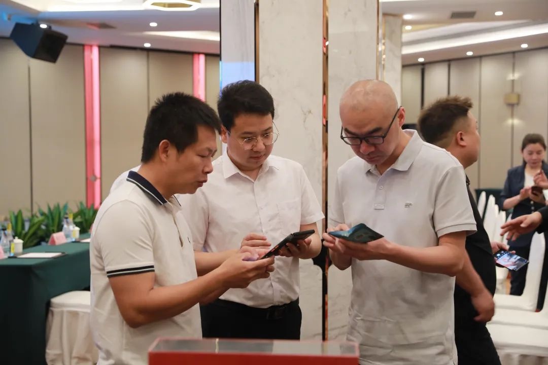 烤核桃、蜂蜜水、板栗仁…“秦岭记忆”名特优新产品亮相海南