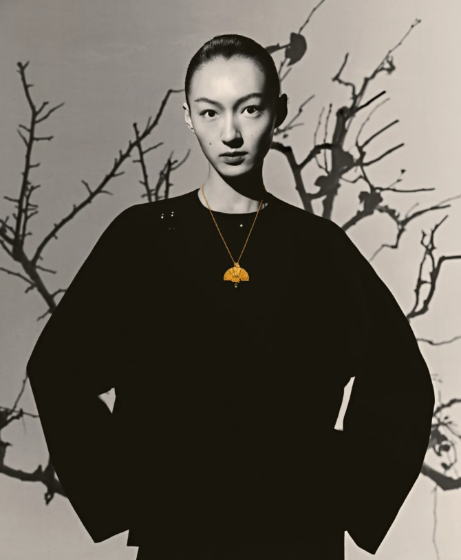 手搓金丝，一年等一件：这群“不赚钱”的金匠，为何让资本排队敲门？