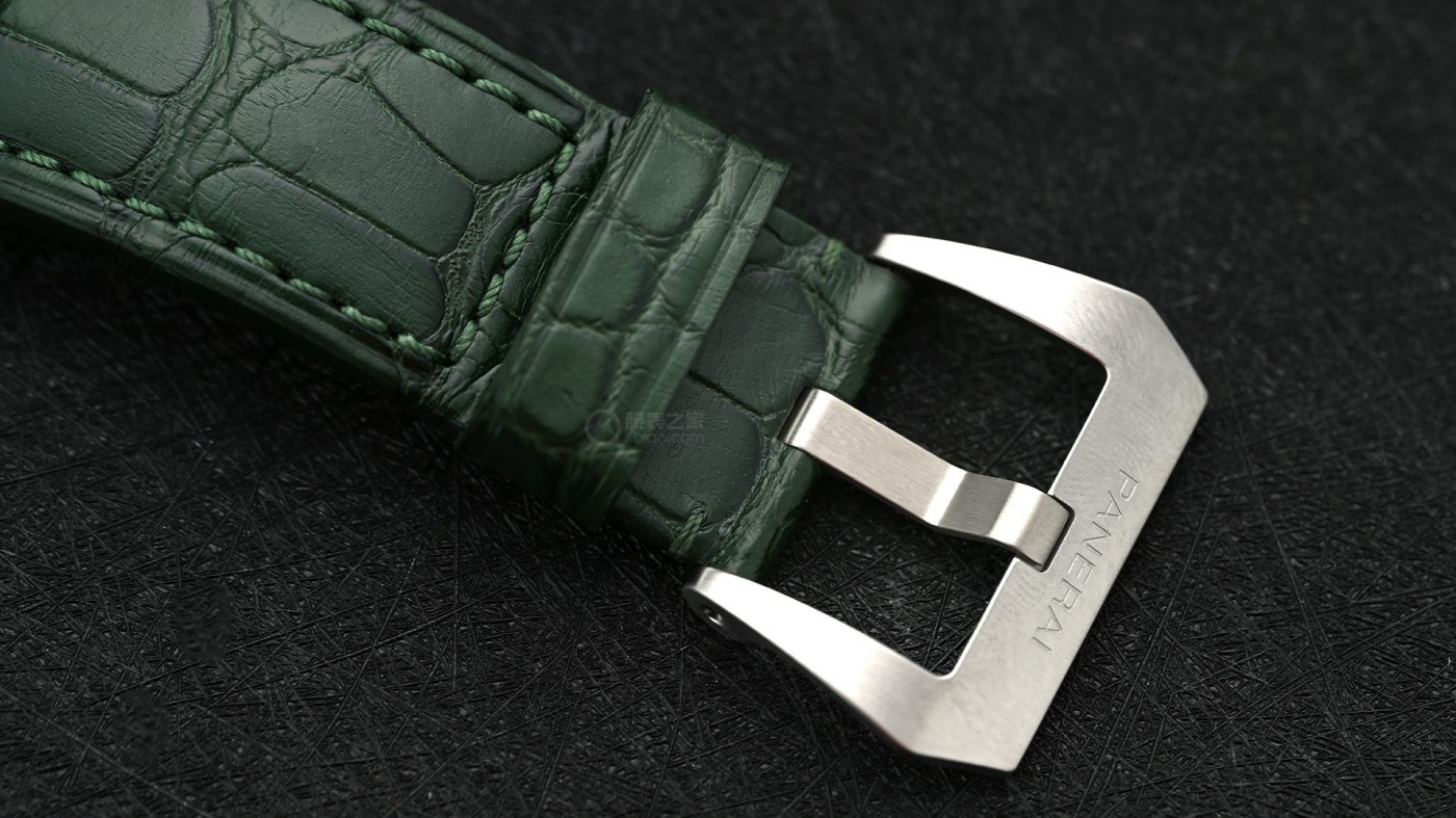 经典护桥“硬核”军绿，没比这更沛纳海的搭配了