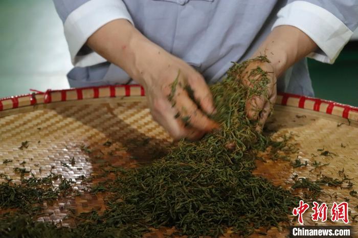 江西修水：制茶匠人齐聚 斗茶技赛茶香