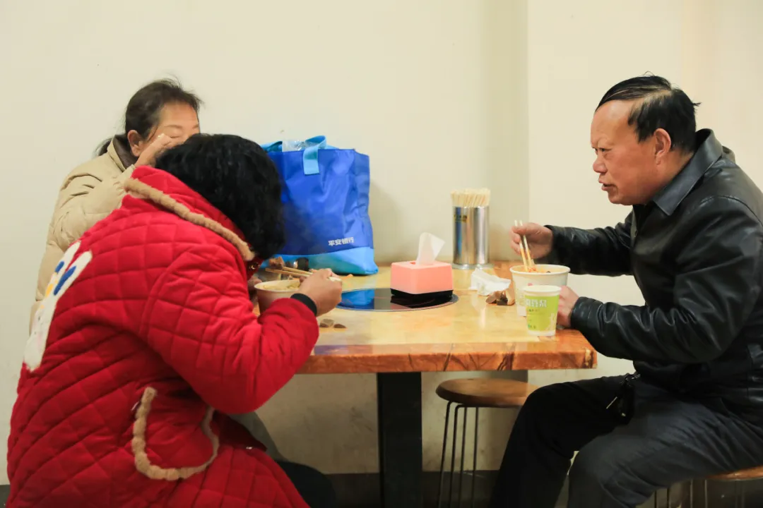 走，去红安占店老街过早