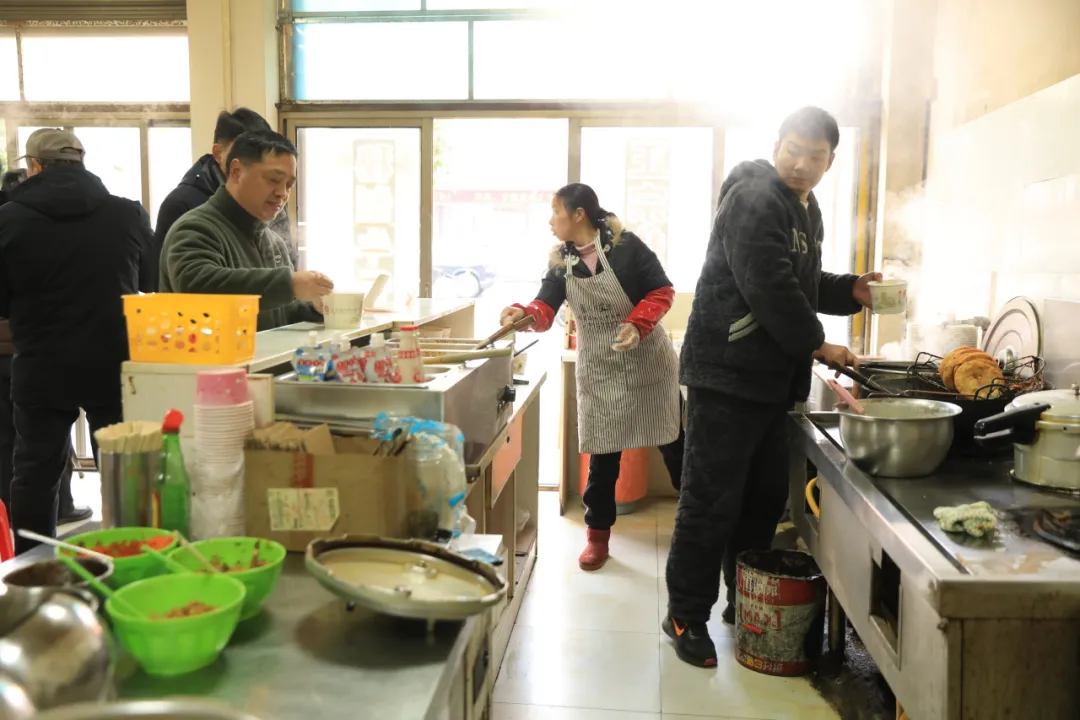 走，去红安占店老街过早