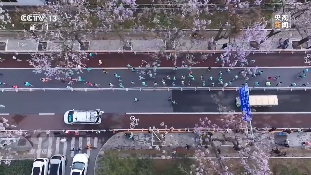 被机器人半马刷屏 看“花式奔跑”背后机器人产业的新未来