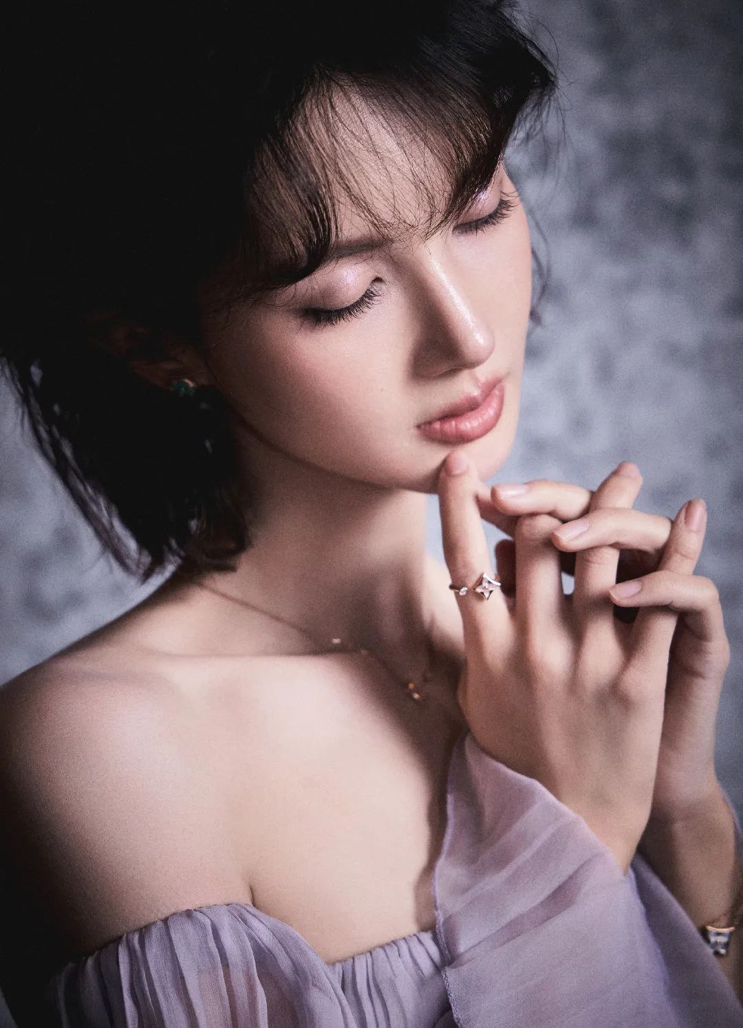 穿搭没亮点？那可能是你少戴了这抹色彩！