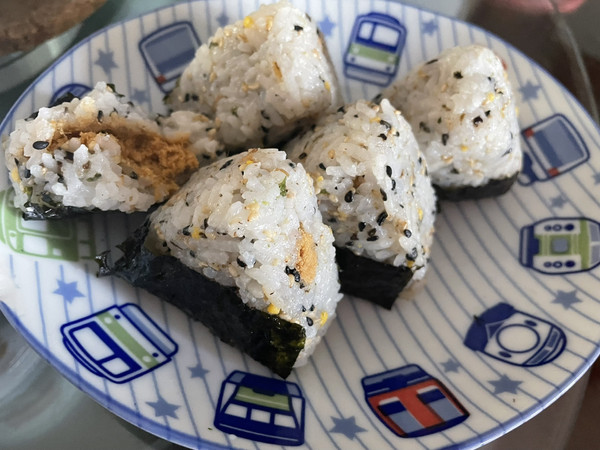 飯團(tuán)的做法圖解,飯團(tuán)的做法大全圖解法