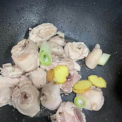 黄焖***米饭这么做，吃前一定备足饭