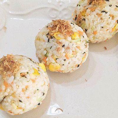 老妈做的肉松饭团(饭团肉松什么牌子好) - 114货源网