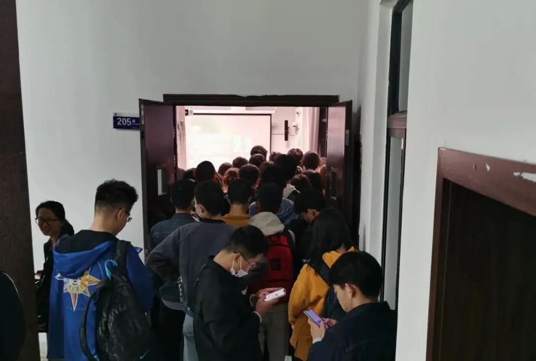 扒牆翻窗也要聽!武大戀愛講座第二彈出筆記了,PPT公開 找老婆 第5張-戀愛小秘書-娜米 扒牆翻窗也要聽!武大戀愛講座第二彈出筆記了,PPT公開 找老婆 第5張