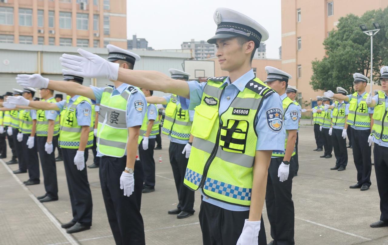 「警察故事」徐晔辉：奋马扬鞭勇向前，做交通安全的“守护者”